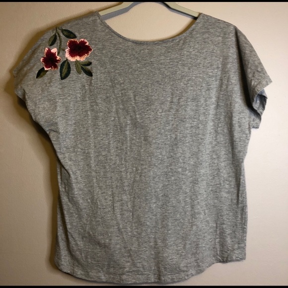 NWOT - Women’s Embroidered Top - Picture 3 of 4